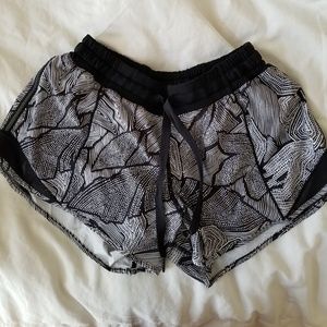 Lululemon Hotty Hot Short Long 4"